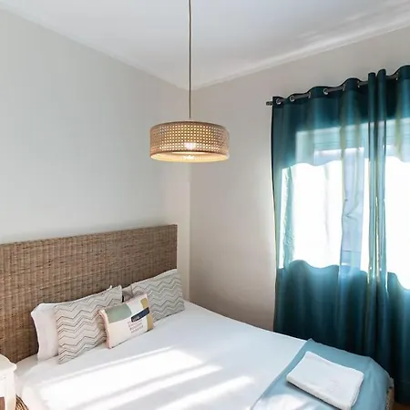 Aliados 3 Bed Apartment Porto